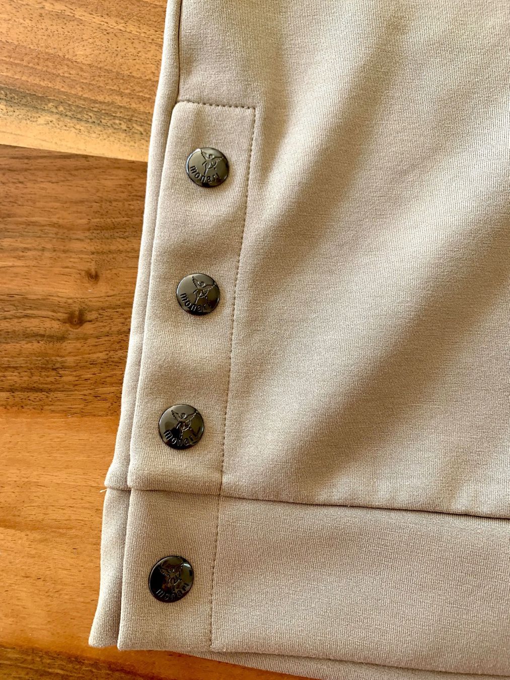 Monari Maglioni & Felpe: MONARI edler beige Kapuzen Pullunder Oversize Grösse 34 – Nuovo (secondo la descrizione) da Meiringen venduto da magnooliaa 1