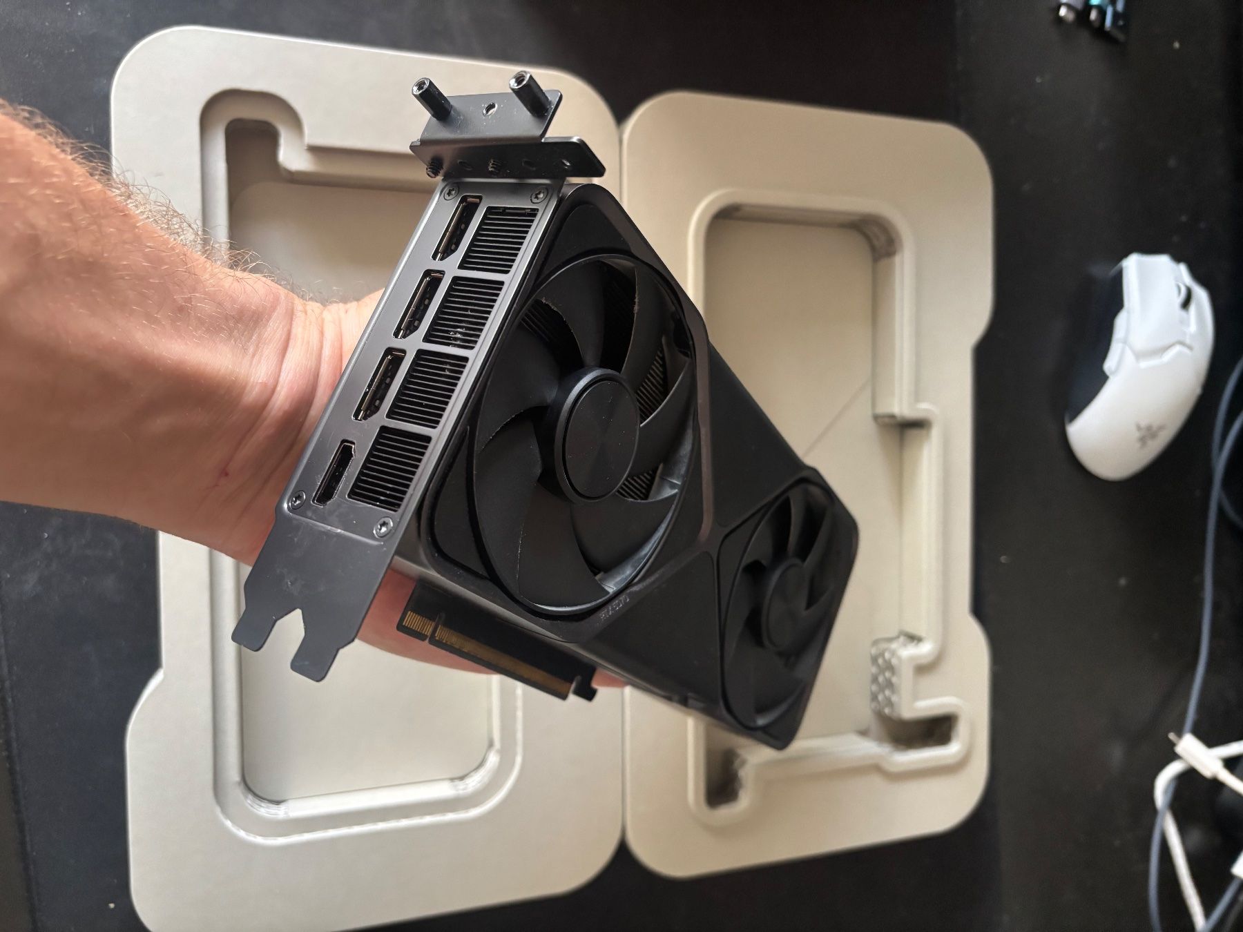 Nvidia Schede grafiche: Nvidia GeForce RTX 5070 Founders Edition – Usato da Gwatt (Thun) venduto da Cooler209 2