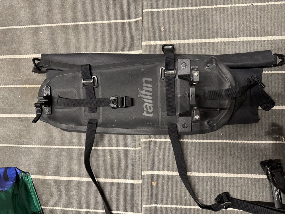 Tailfin Pannier rack (Carbon) and matching Aerobag (Gebraucht) in Basel ...