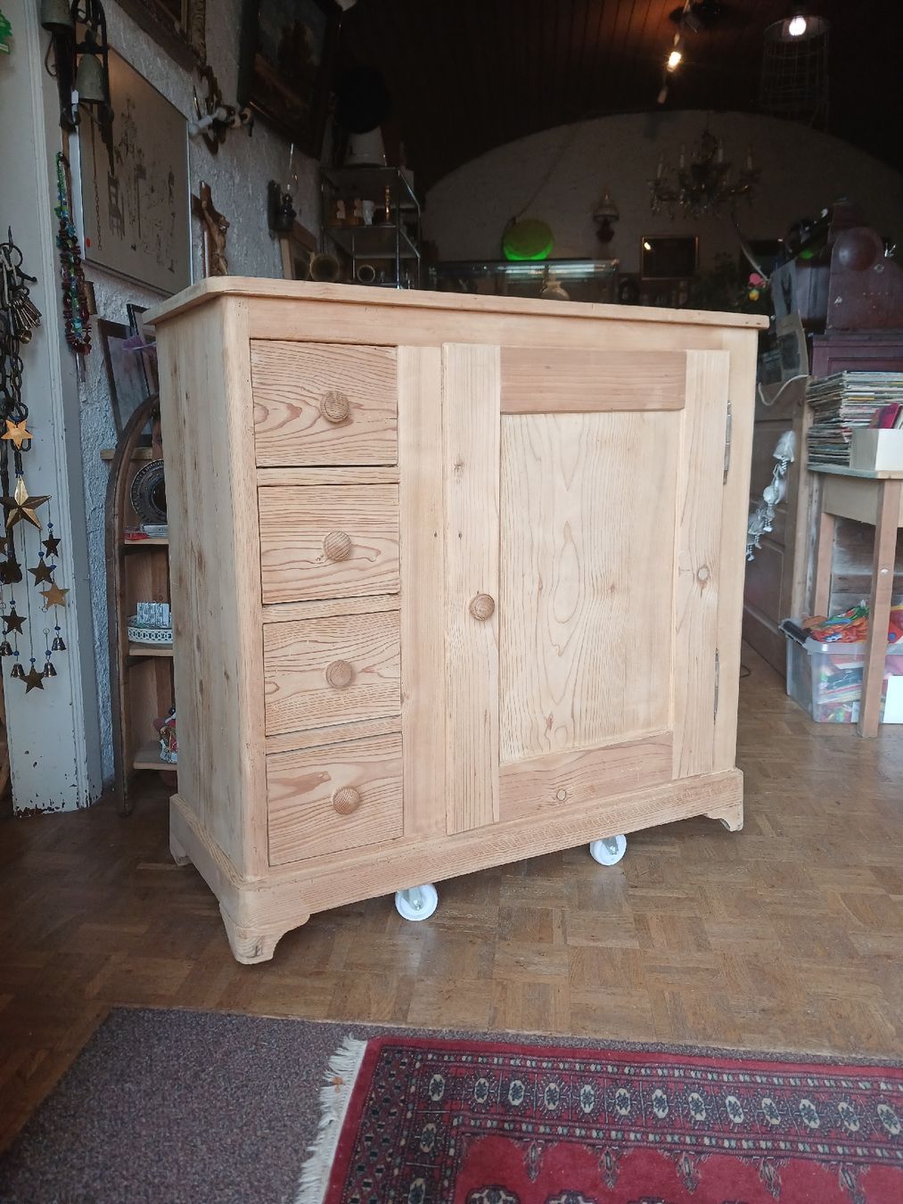 Commodes: Schaffreite  – D'occasion à Hagenbuch ZH par bromaer 2