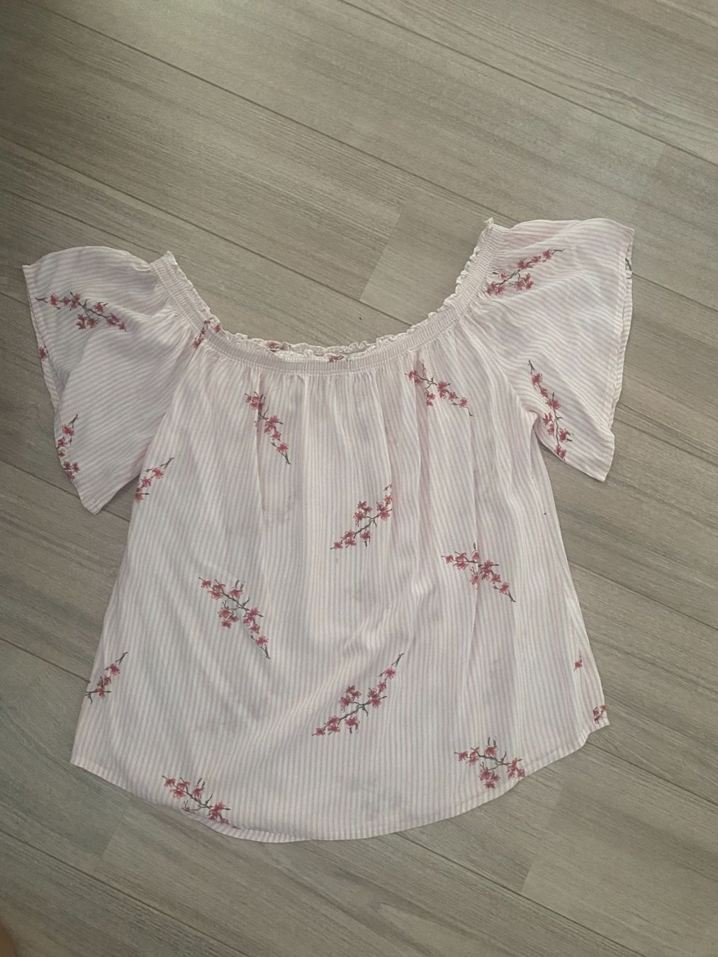 Top: Oberteil MARÉE weiss/rosa gestreift mit Blumen Gr. S – Usato da Bonstetten venduto da VCLS