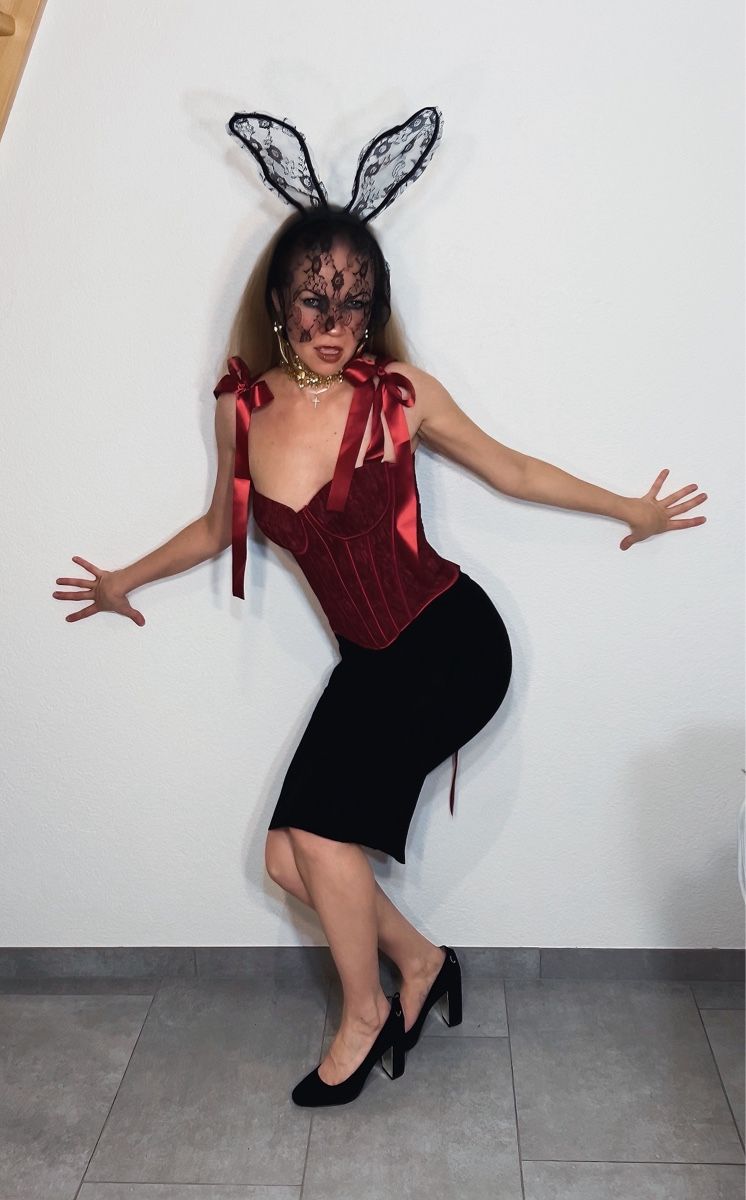 Top: Corset bordeaux à lacets – Usato da Pont (Veveyse) venduto da pil_k9jp 8