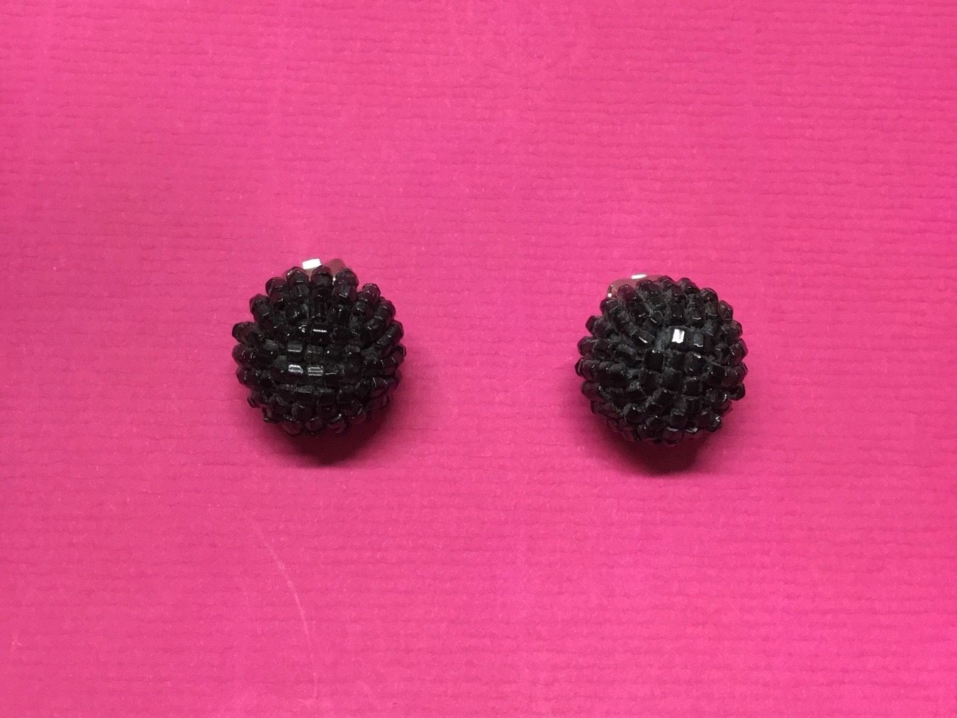 Orecchini pendenti & Orecchini a lobo: Schwarze Strass-Clip Ohrringe Vintage – Usato da Arch venduto da Hexenbesen17