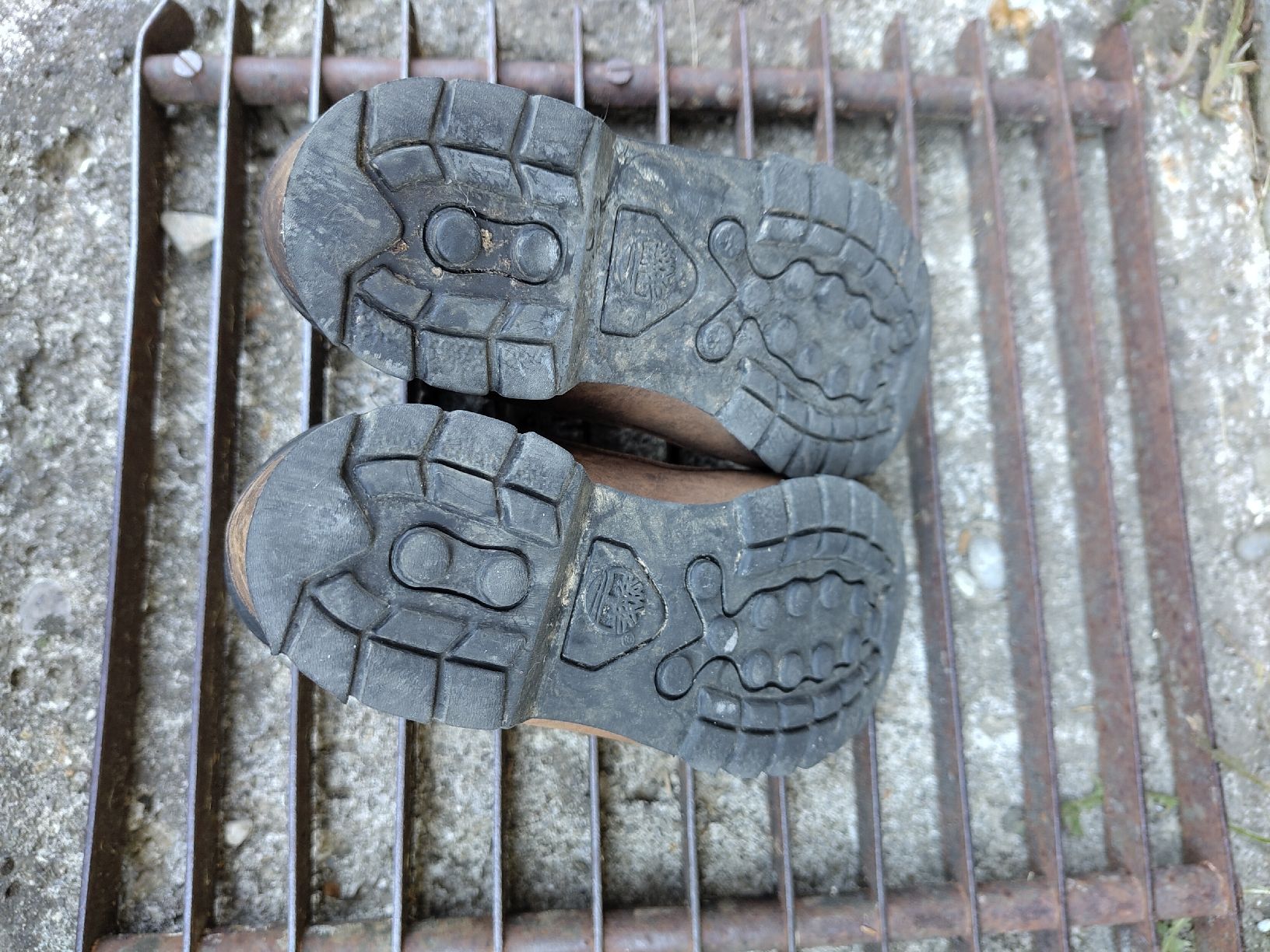 Timberland Scarpe per ragazzi: Wanderschuhe Timberland braun, Gr. 33 – Usato da St. Gallen venduto da Wysi 2