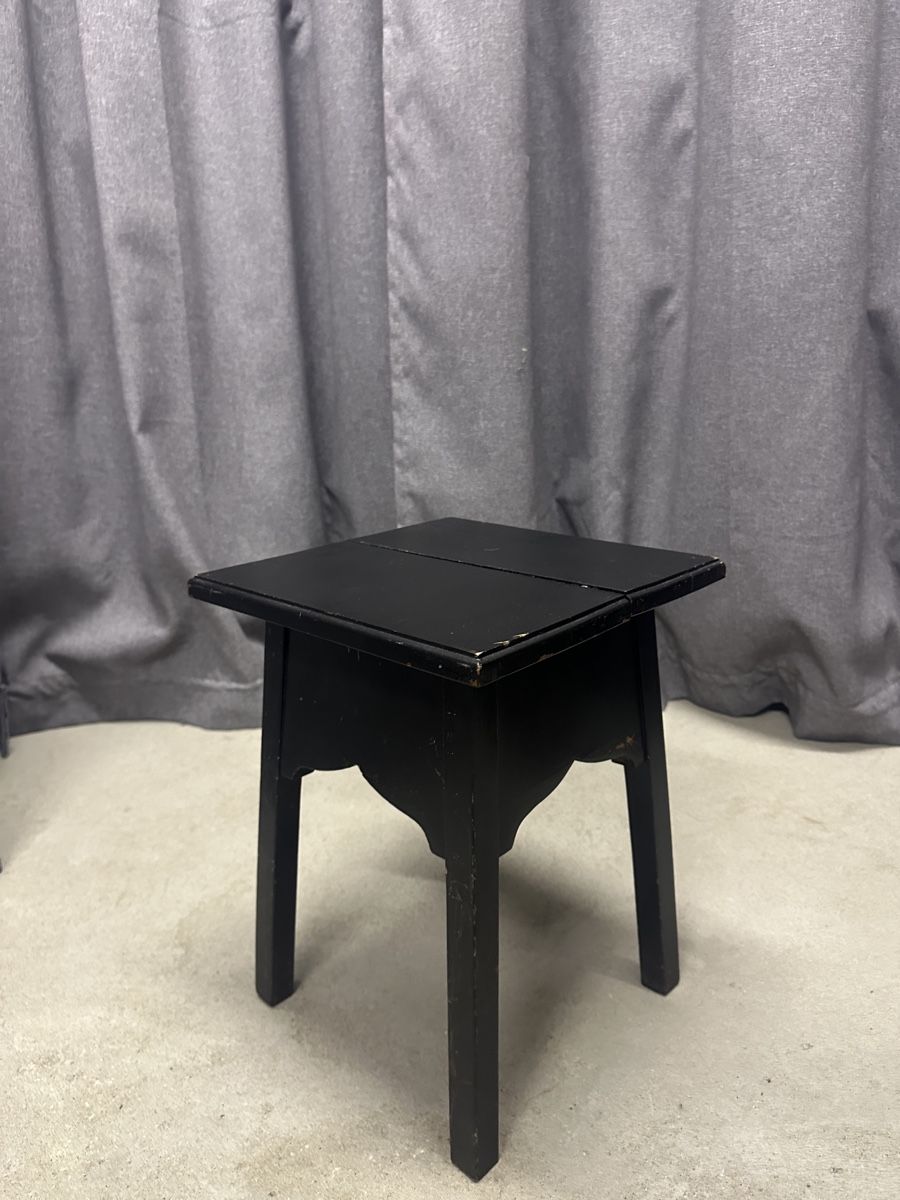 Hocker: Schwarzer Holzhocker  – Gebraucht aus Windisch von nin_rtk7 2