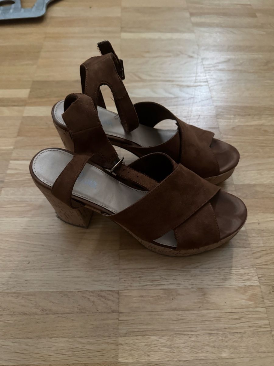 S.Oliver Scarpe da donna: Sandales compensées S.Oliver marron taille 39 bon état – Usato da Meyrin venduto da mai_pl7s 2