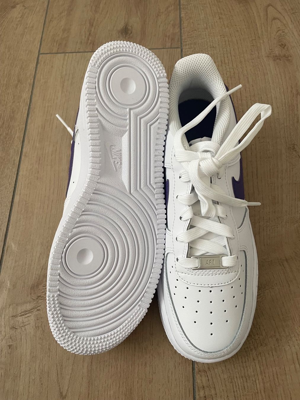 Nike Scarpe per ragazzi: Nike Air Force 1 Gr. 38.5 NEU – Nuovo (secondo la descrizione) da Waltenschwil venduto da hansnine 4