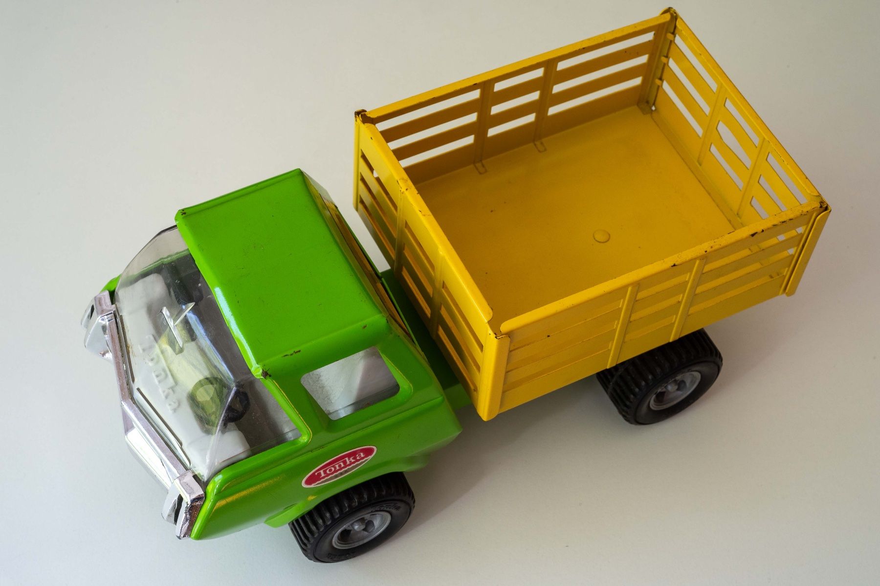 Tonka Giocattoli: Tonka Kipplaster / Heuwagen – Usato da Schwerzenbach venduto da floridan