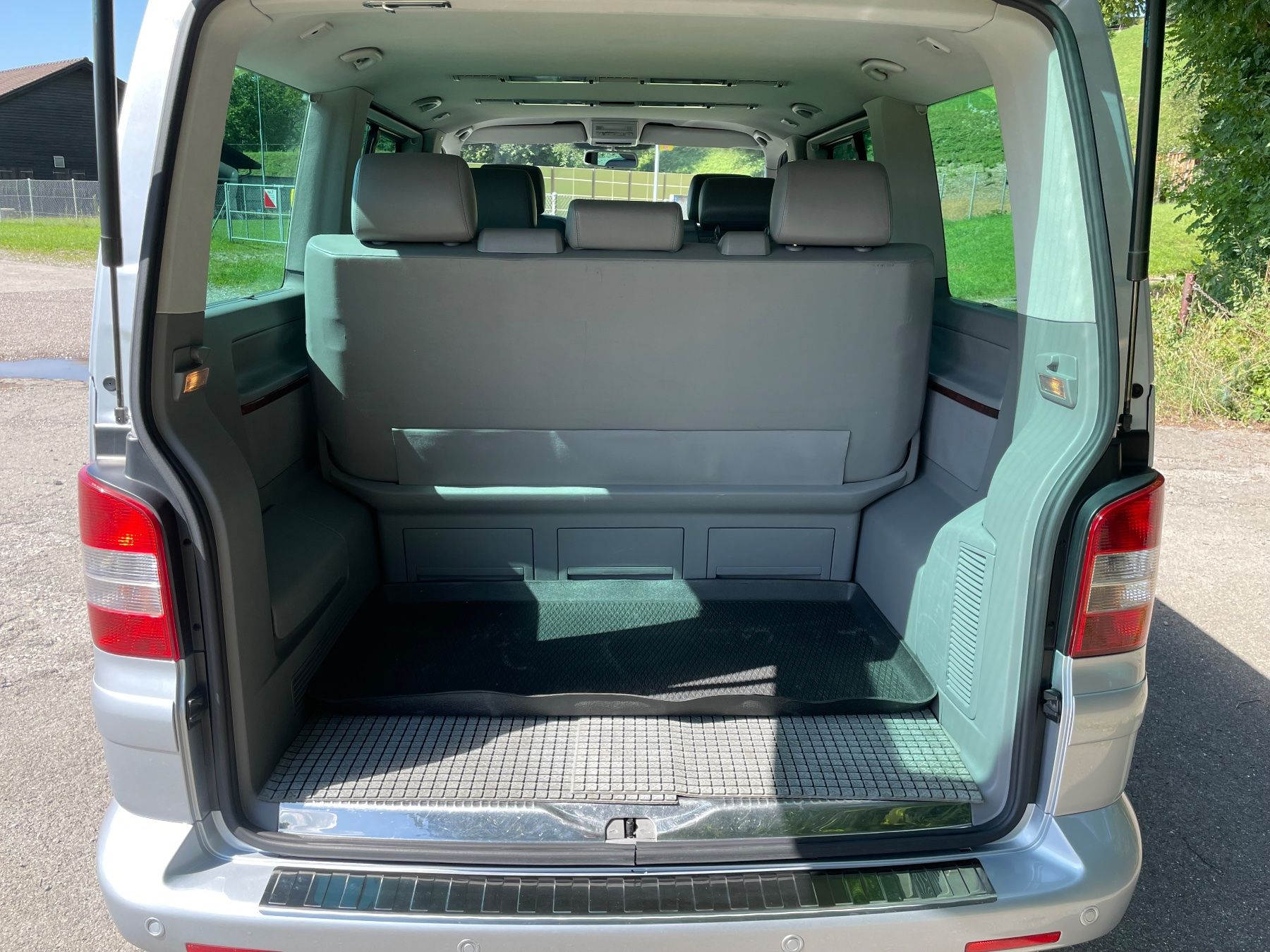 VW Automobili: VW T5 4Motion Multivan Highline 2,5 lt TDI – Usato da Nürensdorf venduto da GR5050 5