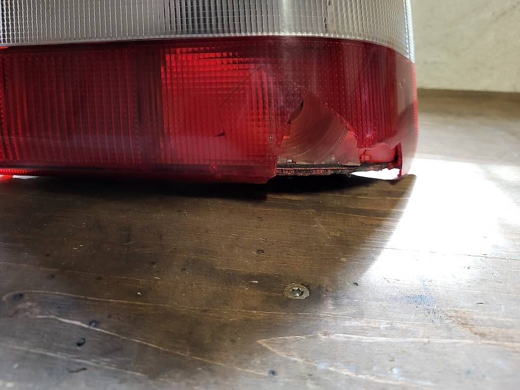 Tutti pezzi di ricambio auto: Saab 9000 Rücklichter – Usato da Elsau venduto da ZOLOLI 1