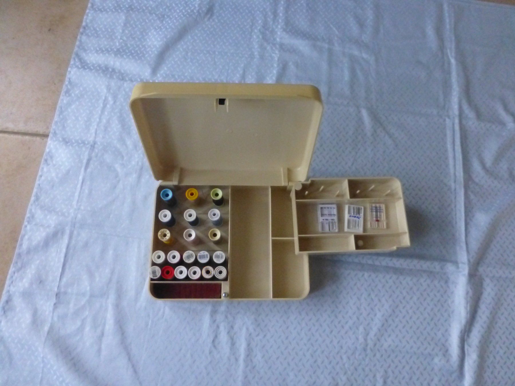 Macchine da cucire: Box von Bernina mit Zubehör – Usato da Würenlingen venduto da drago56 1