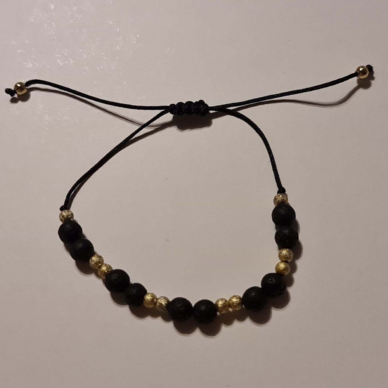 Bracelets: Handgemachtes Armband mit Lavasteinen – Neuf avec emballage d'origine à Grafstal par sel_yil