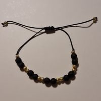Handgemachtes Armband mit Lavasteinen