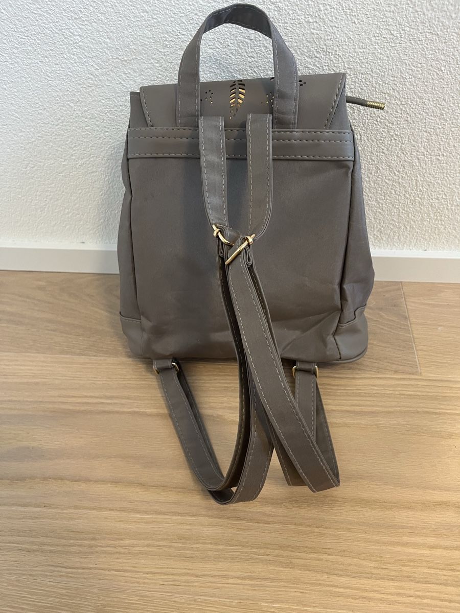 Zaini: Rucksack, Portmonee und Tuch – Nuovo (secondo la descrizione) da Weesen venduto da mad_q9gh 1