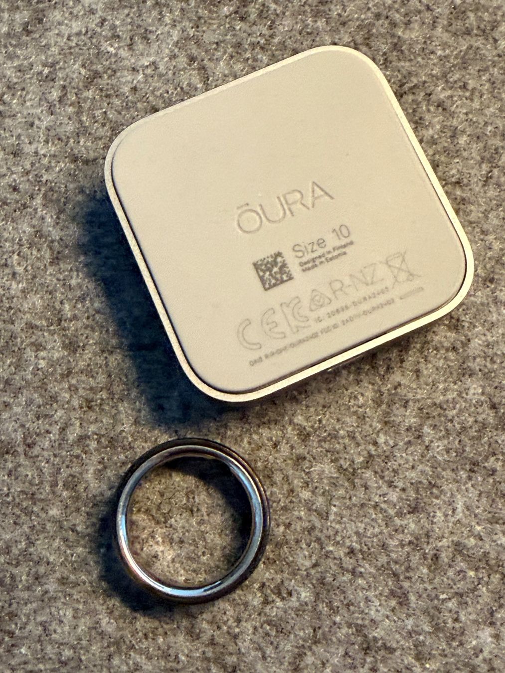Oura Anelli: Oura Ring 4 Stealth, Grösse 10, inkl. Ladegerät – Difettoso da Zürich venduto da vh.8038