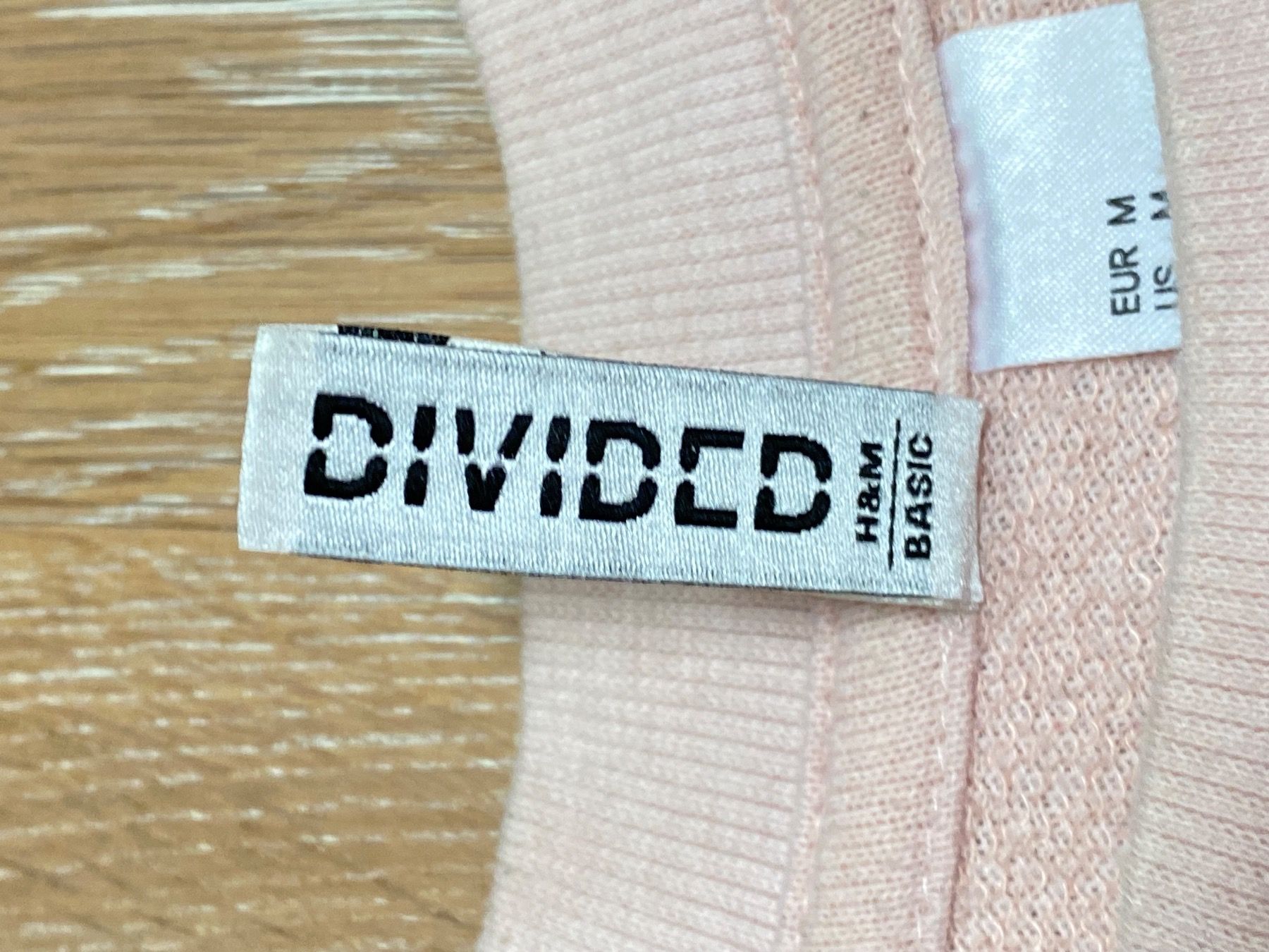 Pullover & Sweatshirts: Great pink DIVIDED sweatshirt. M – Gebraucht aus Grund b. Gstaad von PlageNeige 1