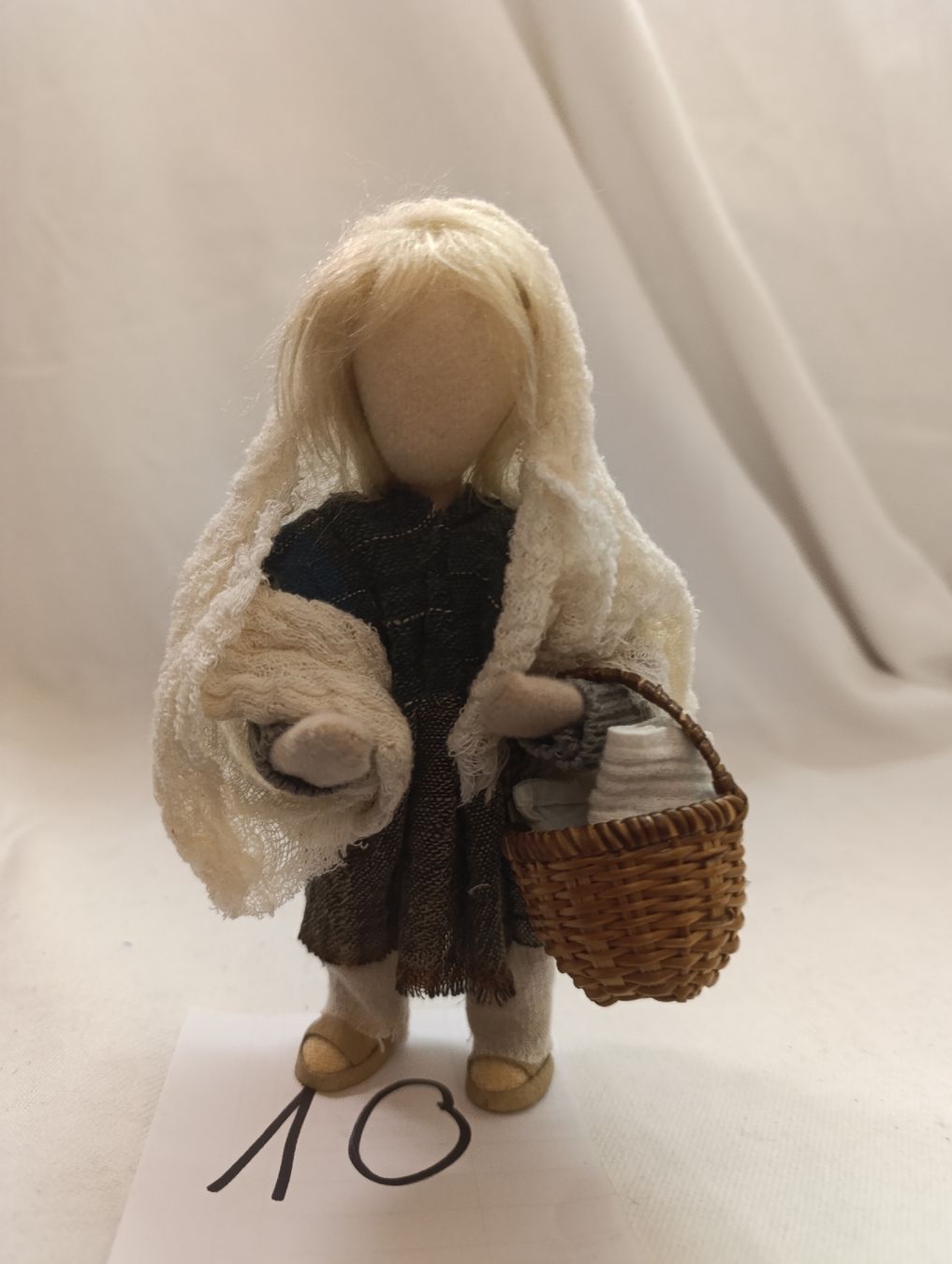 Statuette: Schwarzenberger Krippenfiguen Mädchen mit Topf – Nuovo (secondo la descrizione) da Oberarth venduto da sil_9dfs