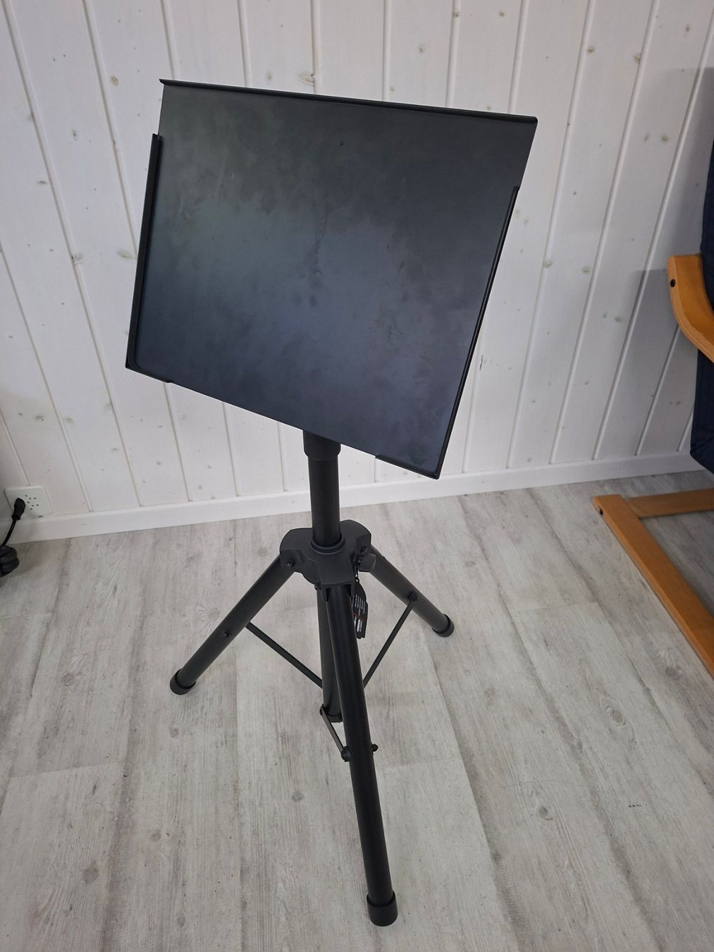Racks & Cavalletti: Adam Hal Laptop-Ständer Stahl – Nuovo (secondo la descrizione) da Felben-Wellhausen venduto da Ruediz