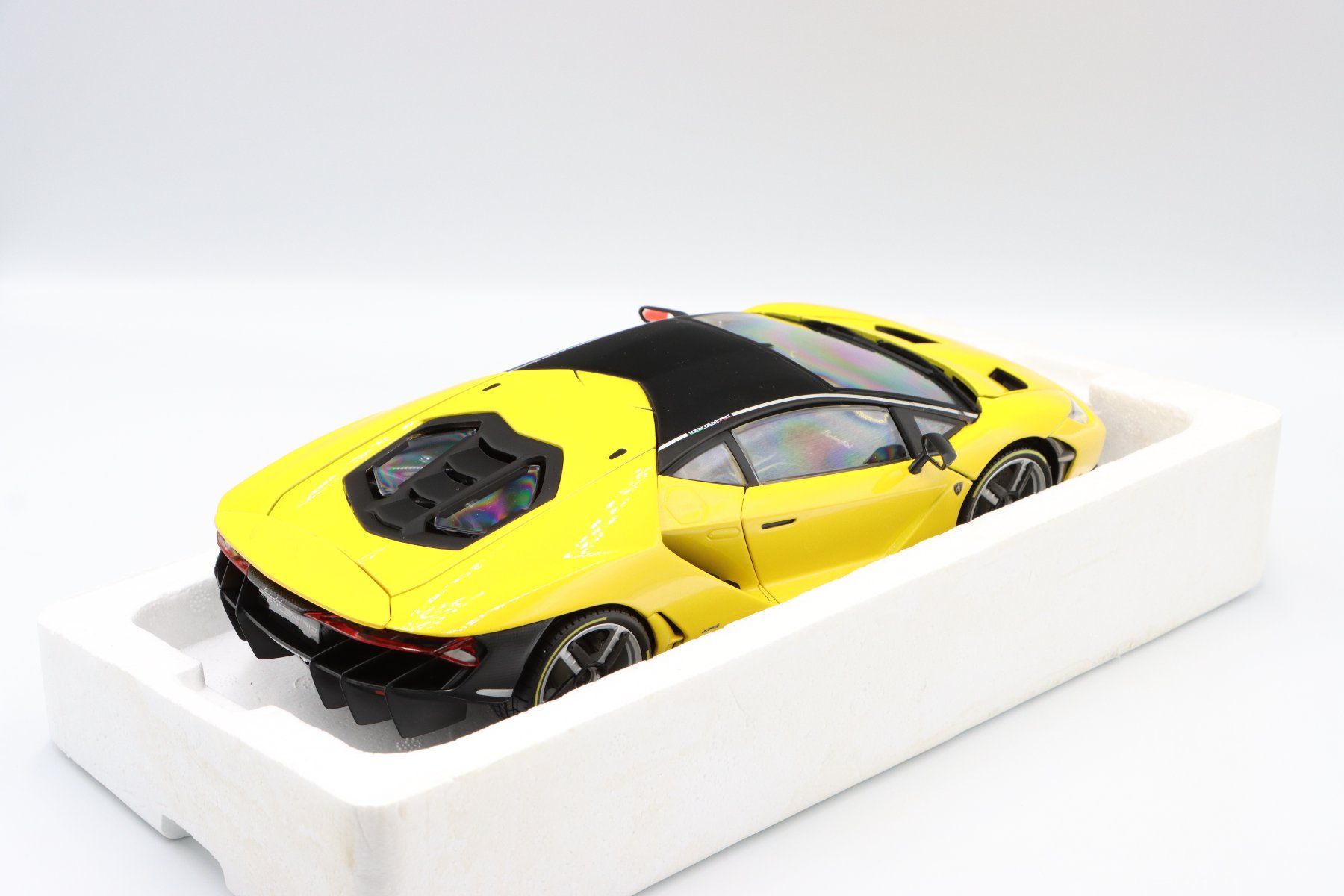 Lamborghini Modellini d'auto: Lamborghini Centenario 2016 1:18 Maisto Exclusive – Nuovo e nell'imballaggio originale da Bühl b.Aarberg venduto da modelldiecast 6