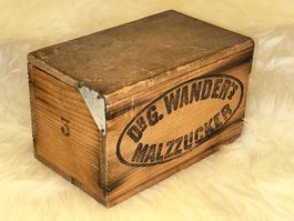 Antikes Holzschnächteli von Wander