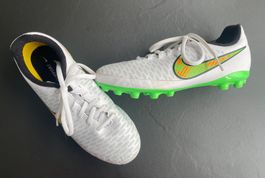 Crampons Nike Magistra pour gazon synthétique