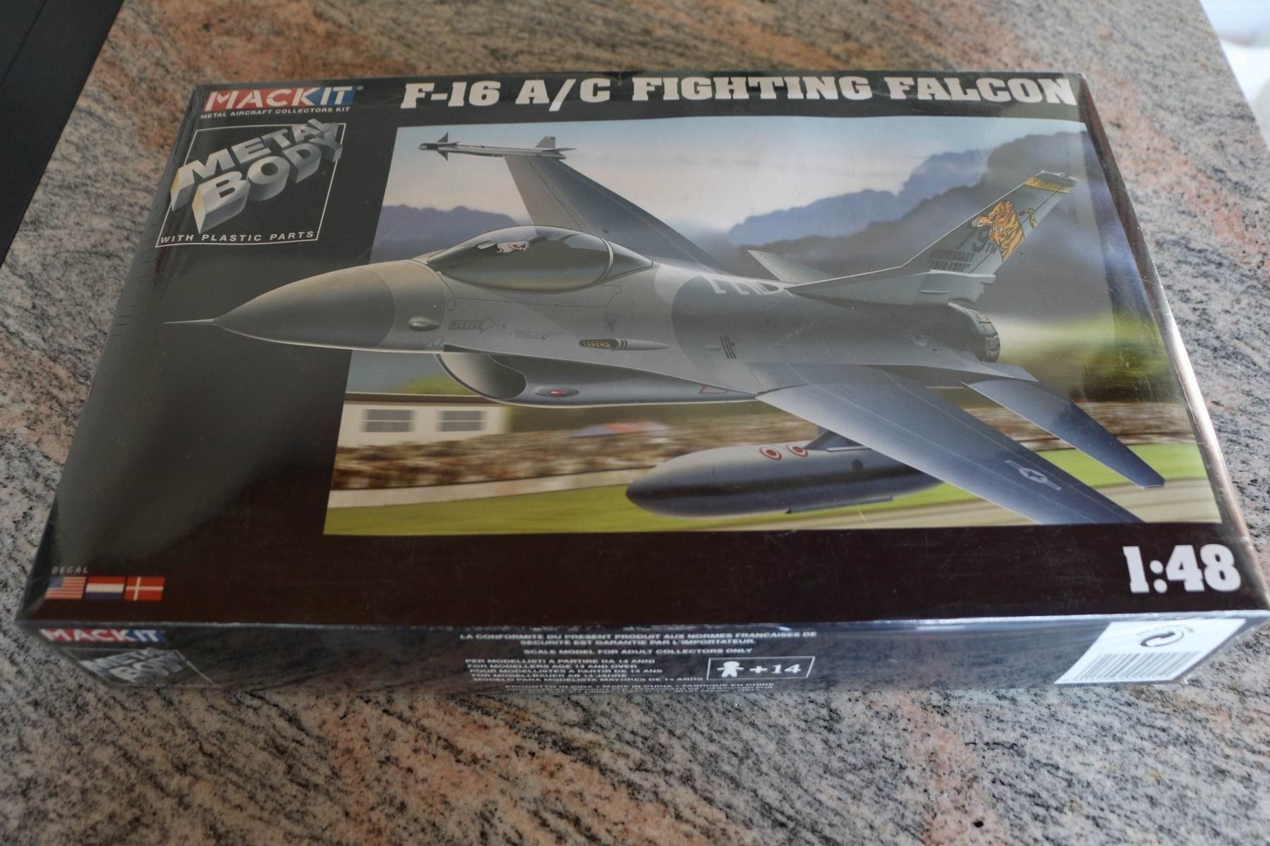 Kit di modellismo & Modellini statici: F-16 A/C Fighting Falcon 1/48 MackIT – Nuovo e nell'imballaggio originale da Mörschwil venduto da Ferrari-V8 6