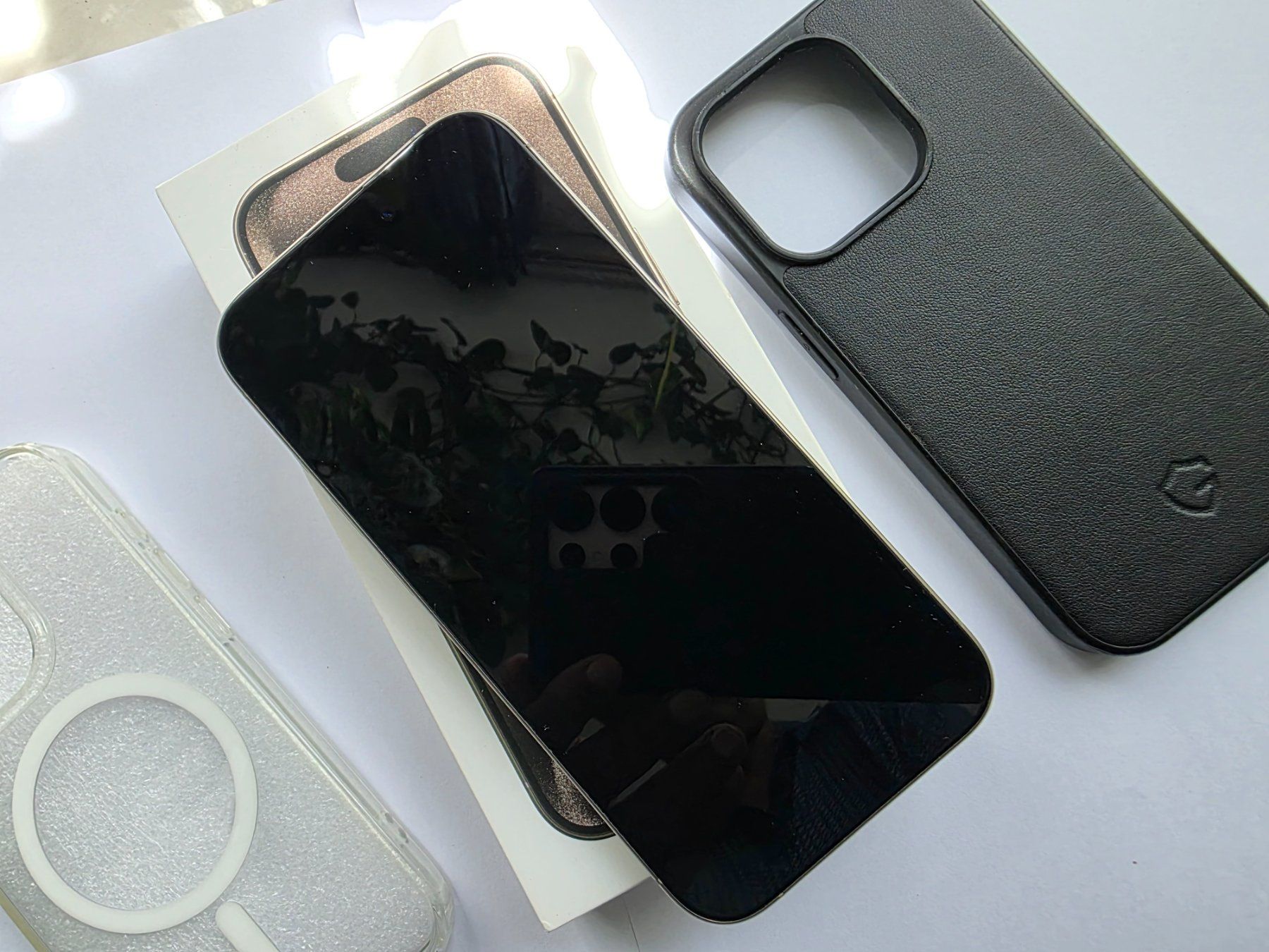 Apple Telefoni cellulari / Smartphones: iPhone 15Pro Grau 128GB mit hülle – Usato da Einsiedeln venduto da Acodi3004 2