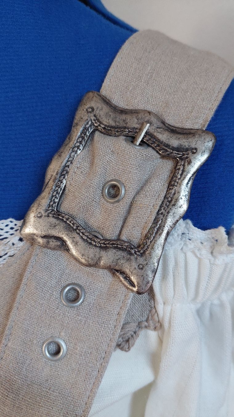 Vestiti: Dirndl – Usato da Arch venduto da Debi24 7