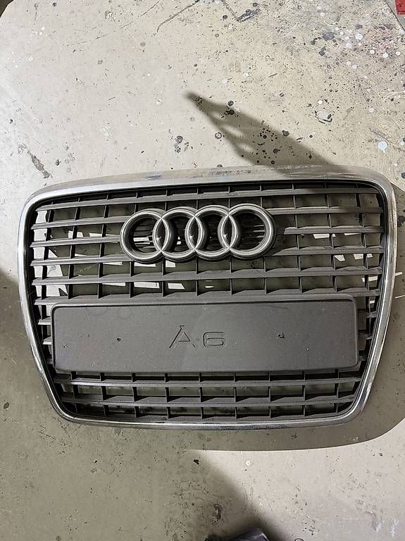 Alle Autoersatzteile: Audi a4 4F Kühlergrill 4F0853651 AO – Gebraucht aus Arbon von dor_69vv