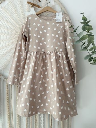 Mädchenkleid mit Herzen 💕 Gr. 134/140 *NEU mit Etikett 