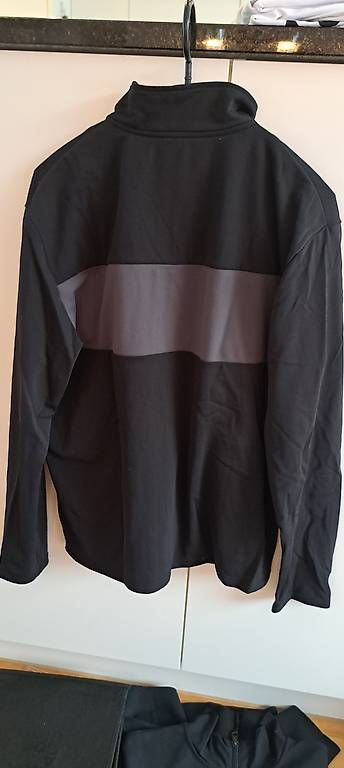 Giacche: Assos Signature Trainerjacke Gr.L – Usato da Brunnen venduto da Rodge