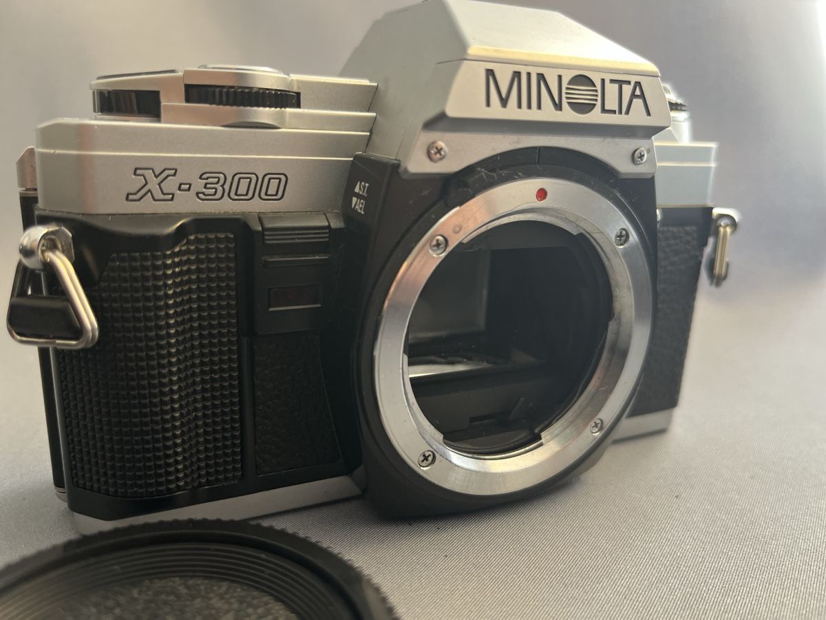 Minolta Fotocamera: Minolta X-300 argentique – Usato da Boudry venduto da martin8mum 1