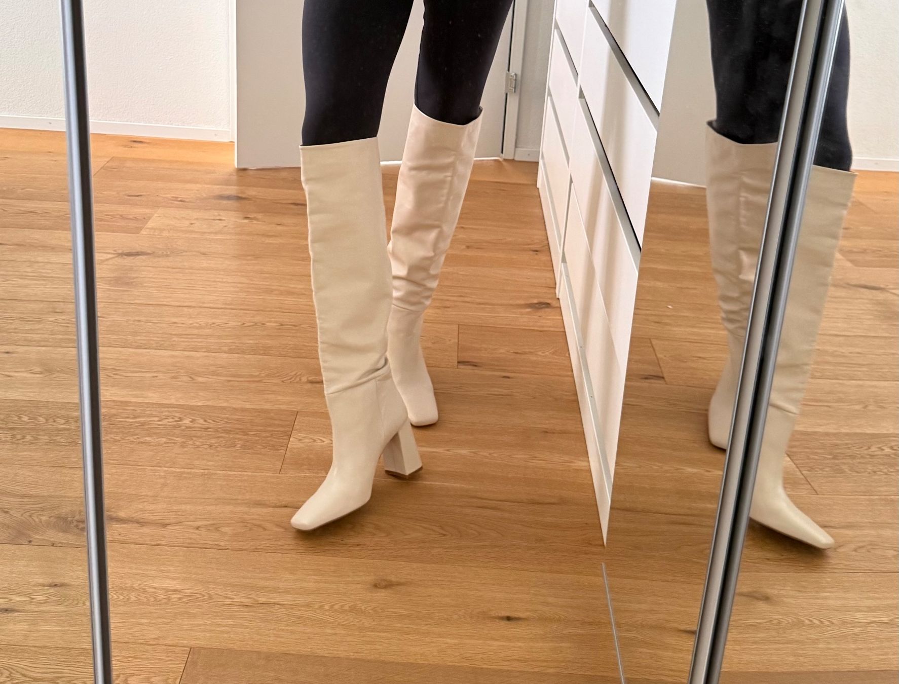 Zara Damenschuhe: Zara knee high leather boots – Gebraucht aus Männedorf von fge_tt7h 1