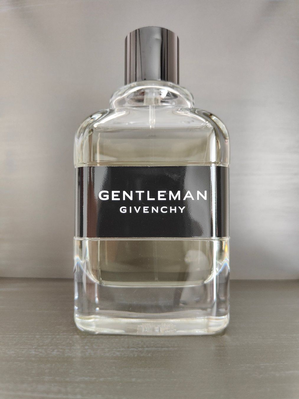 Givenchy Profumi & Eau de Toilette: Givenchy - Gentleman Eau de Toilette 2ml / 5ml – Nuovo e nell'imballaggio originale da Root venduto da AtschyFragrance
