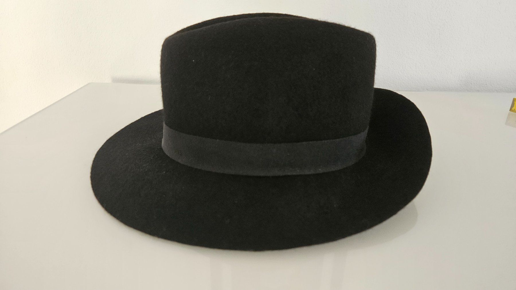 Copricapi, berretti & cappellini: Cappello nero in lana – Usato da Melano venduto da H-Sara 1