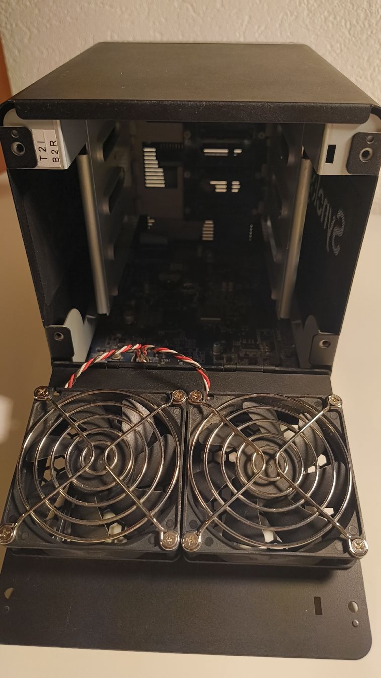 Synology Server: Synology DS414j – Usato da Lausanne venduto da Cedric. 3