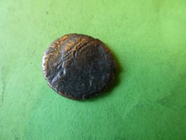 uralte  Bronzemünze    16 mm   2.58 g