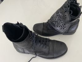 Boots Stiefeletten schwarz Gr 40 Echtleder