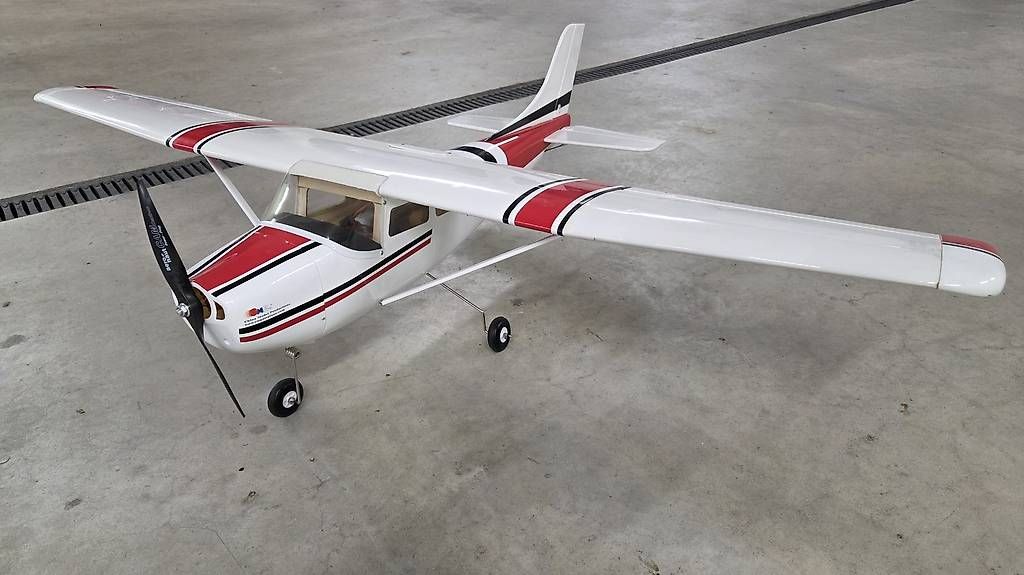 Cessna Modellismo RC: Cessna 182 E-Motor mit Akku – Usato da Oberstammheim venduto da Ziesche