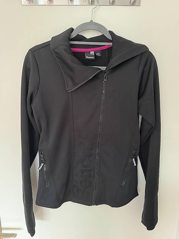 Bench Pulls & Sweat-shirts: Bench Schwarz Strickjacke Gr. S – D'occasion à Basel par liz_kqf6