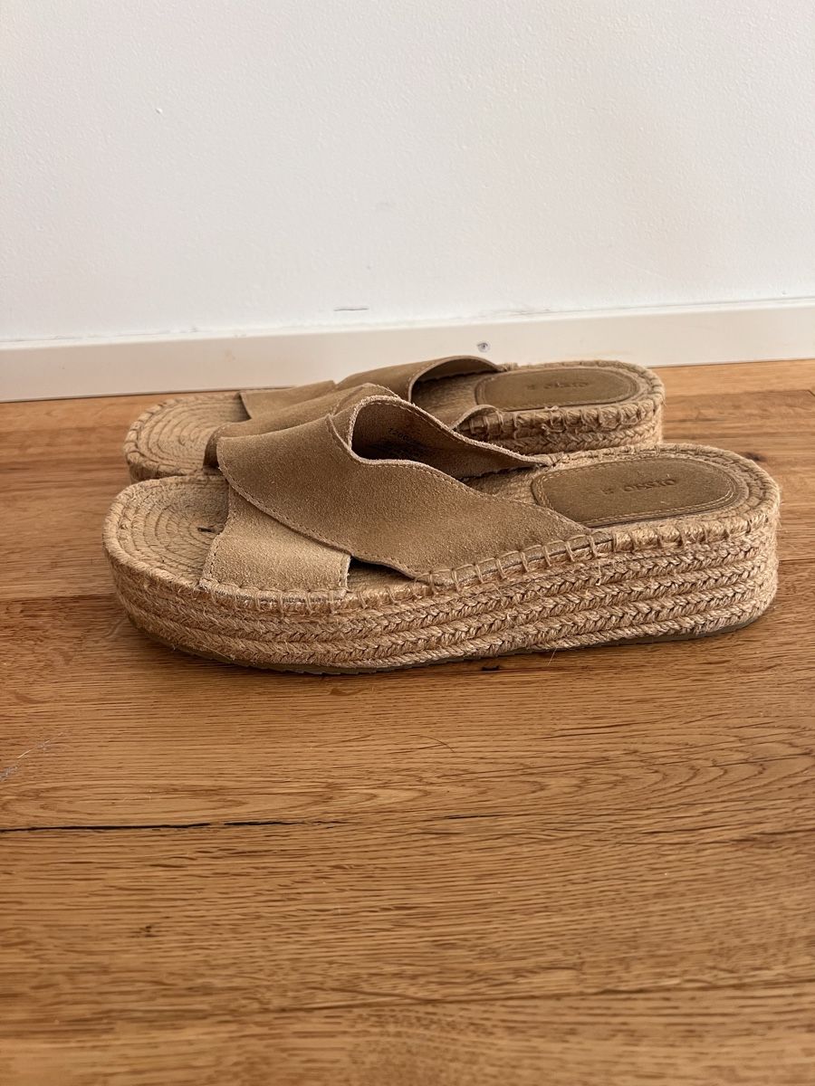 Oysho Scarpe da donna: Sandalen Oysho beige  – Nuovo (secondo la descrizione) da Chur venduto da KultKhur 1