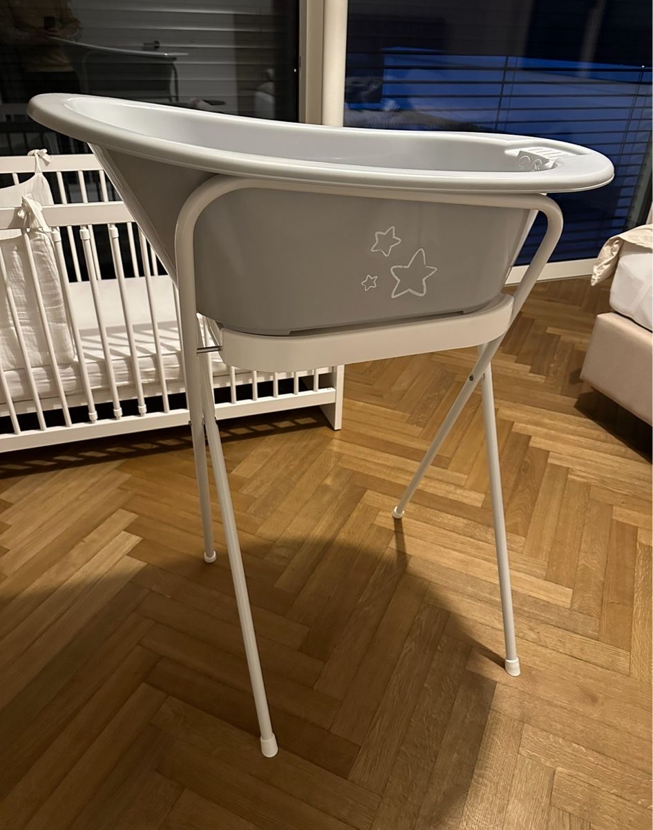 Sdraiette & Sdraiette a dondolo: Baby Badewanne mit Gestell – Usato da Zollikofen venduto da schnaeppchen
