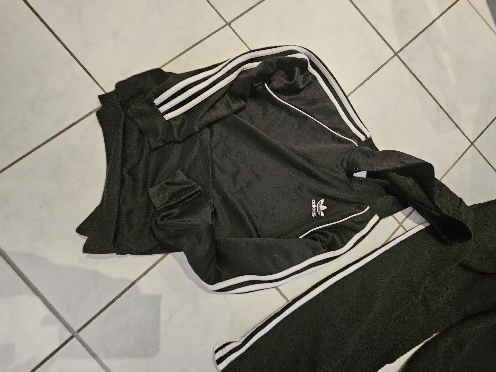 Adidas Lotti di vestiti: Sportset von Adidas – Usato da Pfaffnau venduto da sim_6rqw 2