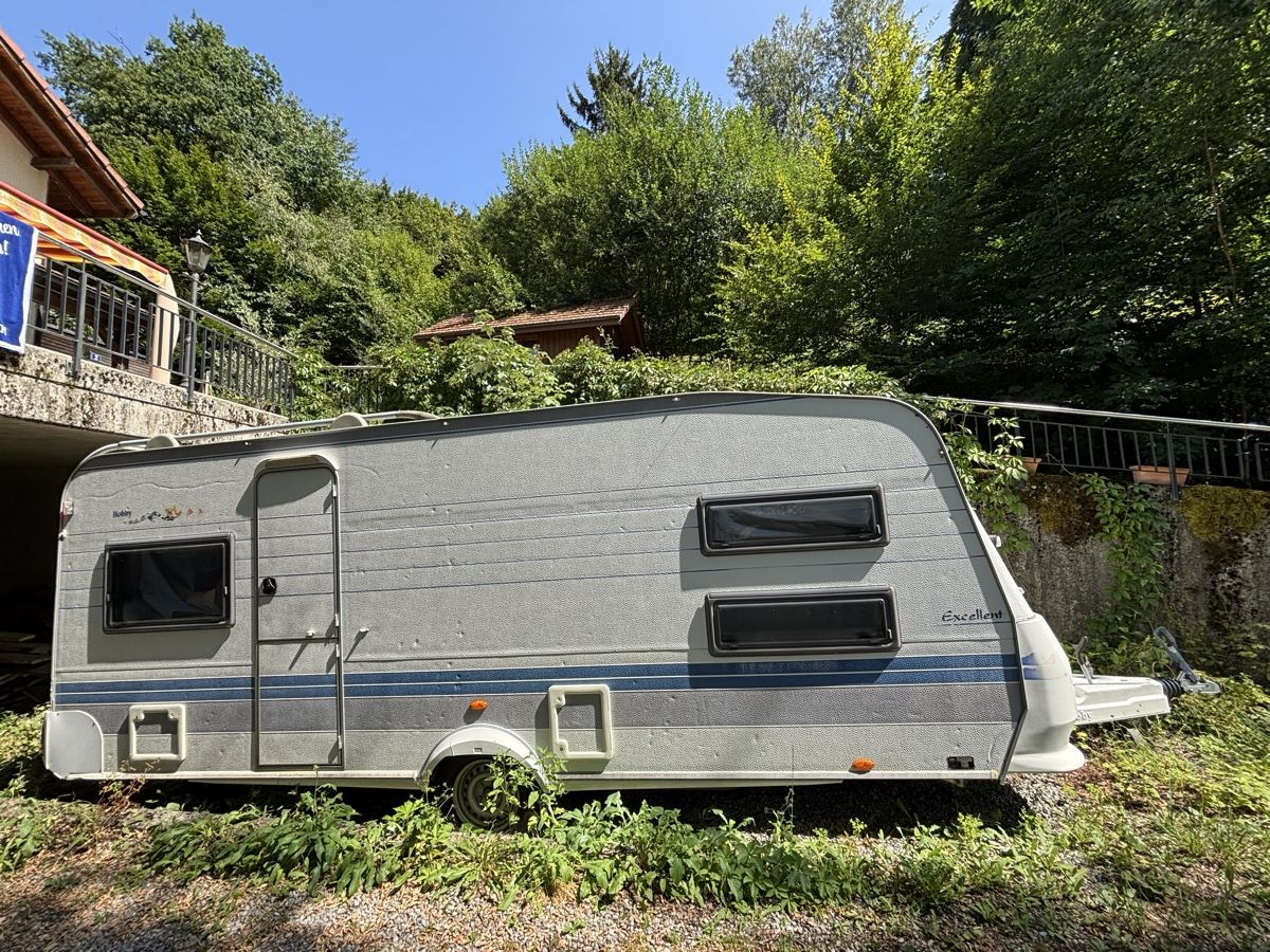 Anhänger: Wohnwagen Hobby Excellent mit Vorzelt – Gebraucht aus Bottenwil von schaefere