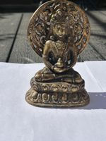 Buddha-Statue aus Metall
