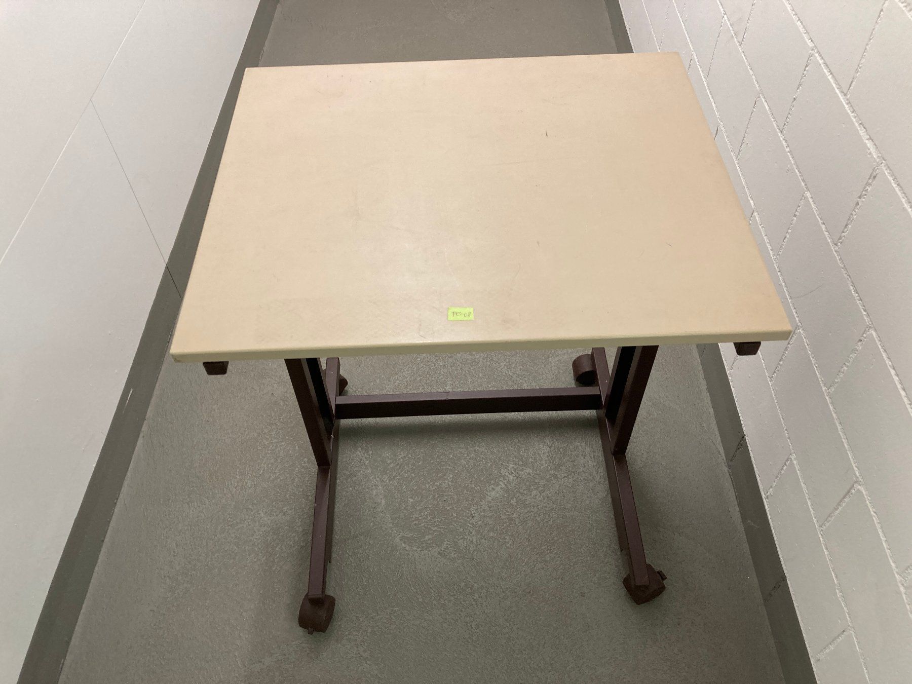 Bureaux: Computertisch ausziehbar braun hellbeige mit Räder – D'occasion à Horgen par Goros 1