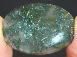 Cabochon L-5313 – Grüner Moos Achat 29x20mm 25.60 Karat