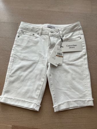 Jeans court Calvin Klein neuf