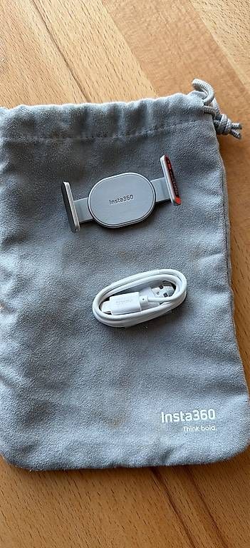 Staffe: Insta360 Flow Magnet-Handyhalterung mit Kabel & Tasche  – Usato da Beckenried venduto da den_cl7n