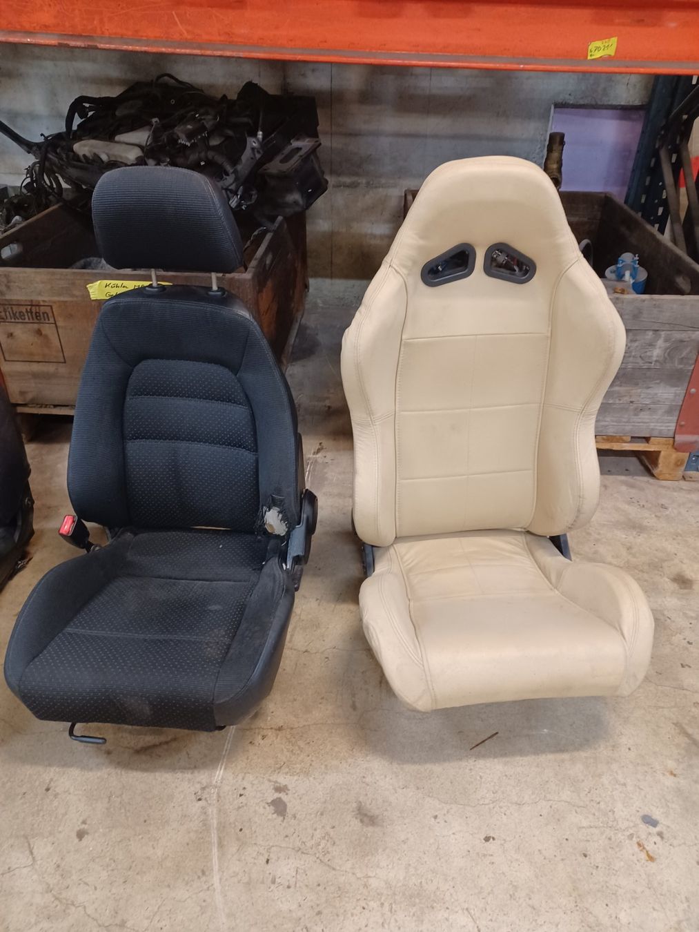 Tutti pezzi di ricambio auto: Autositze Leder Beige und Stoff Schwarz – Usato da Oberhelfenschwil venduto da Whoopie1974